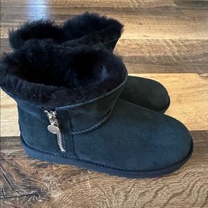 UGG Australia Bailey Zip Mini Classic